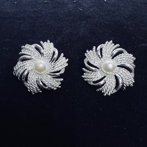 Vintage Sarah Coventry Silver Tone And Faux Pearl Spiral Clip On Earrings (5658) - Picture 1 of 5
